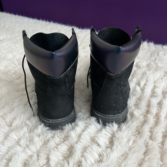 Women’s timberlands size 7.5 - Picture 3 of 4